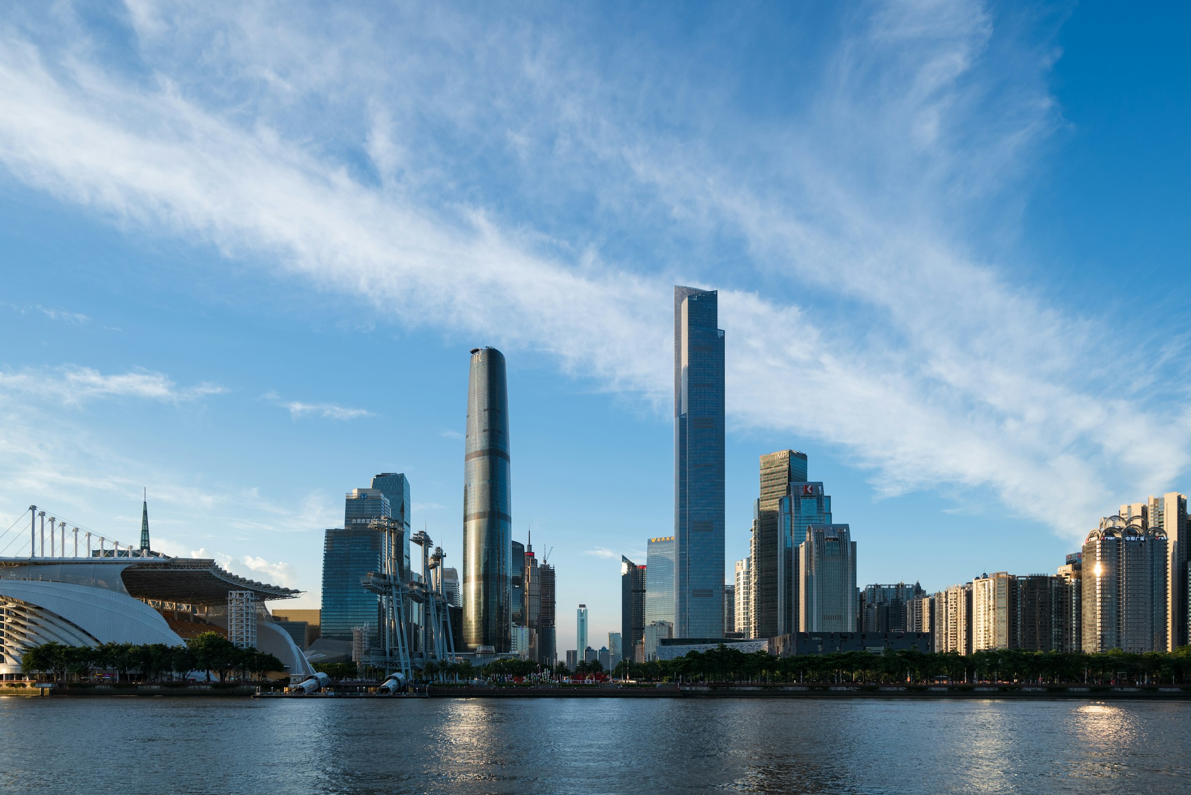 广州城市天际线与滨水建筑,作为湾区城市建设意象